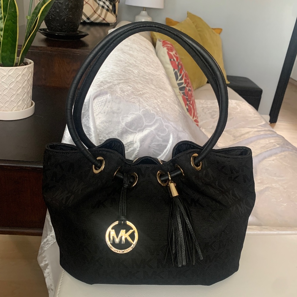 Micheal Kors Ring Bag